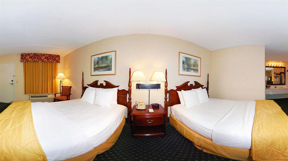 Quality Inn Ийстън Екстериор снимка
